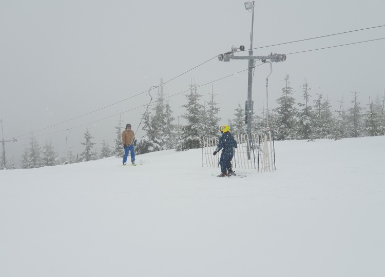 Na Smrekovici idú dva vleky, lyžuje sa na prírodnom snehu