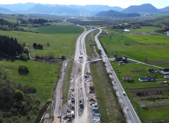 Práce na diaľnici pri Ružomberku pokračujú podľa plánu