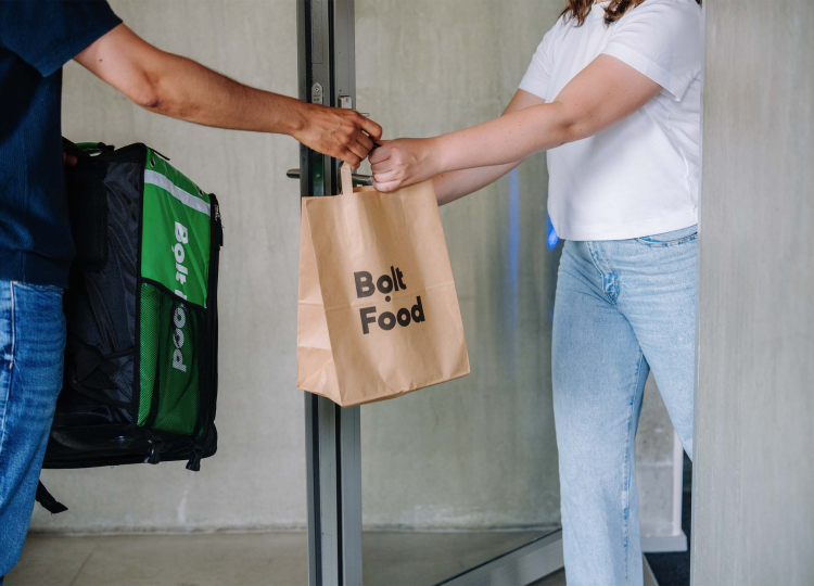 Bolt Food prichádza do Ružomberka. K službe sa pripájajú miestne reštaurácie aj známy supermarket