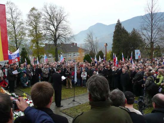 BOHATÝ PROGRAM SPOMIENKY V ČERNOVEJ, VEĽMI CHABÁ ÚČASŤ ĽUDÍ... (+foto)