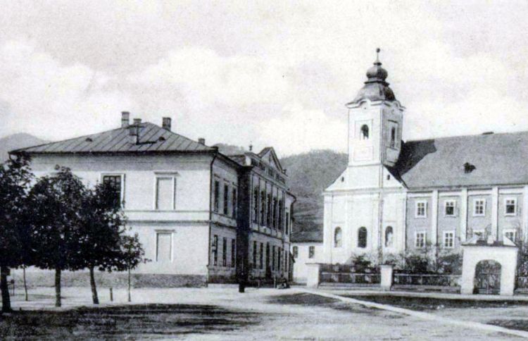 1888. V RUŽOMBERKU STAVAJÚ DOMINANTNÚ BUDOVU