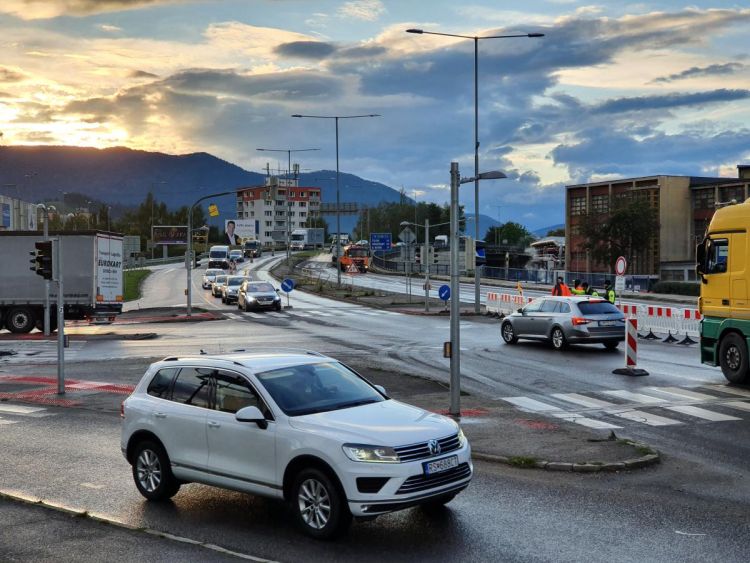 ZAČALI S REKONŠTRUKCIOU HLAVNEJ CESTY